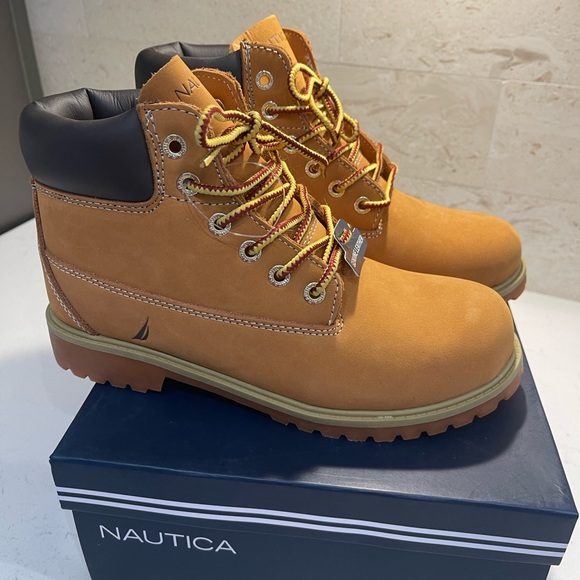 Boys high top Nautica boots size 4. - Picture 2 of 6